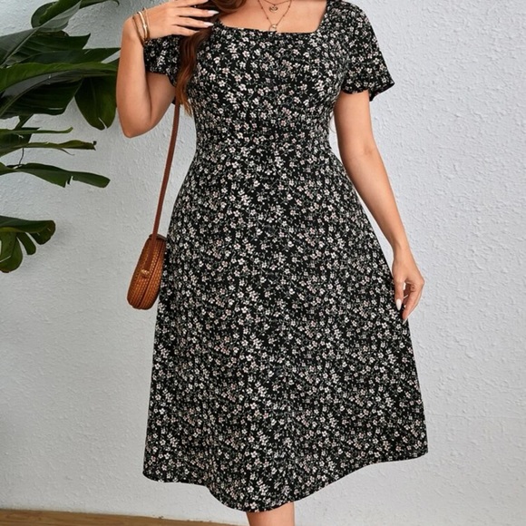 NWOT Plus Ditsy Floral Print Square Neck Butterfly Sleeve Dress - Picture 2 of 6